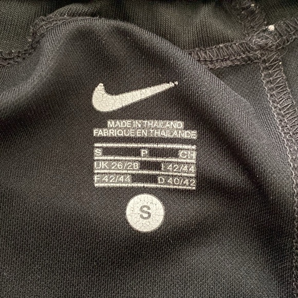 Nike Black Athletic Performance Shorts - Picture 3 of 4